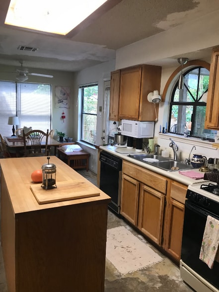 Building Photo - 903 Sweetwater River Dr