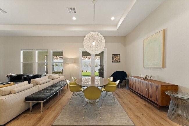 Building Photo - Stunning 5-Bedroom, 4.5-Bath Home in the S...
