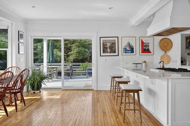 Building Photo - 25 Soundview Ave