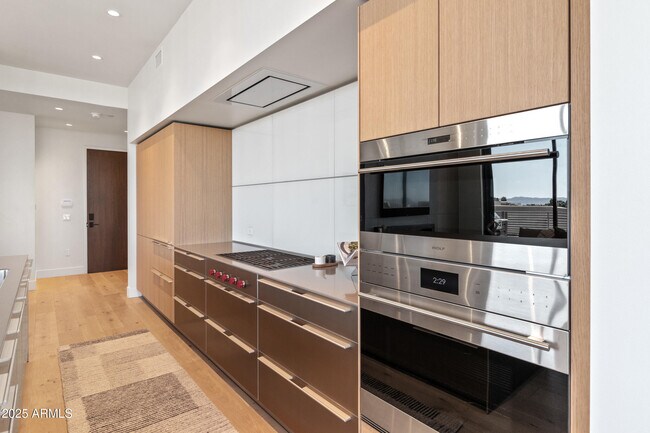 Building Photo - 5000 N Camelback Rdg Dr