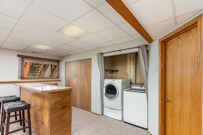 Building Photo - 211 Lorien Ct