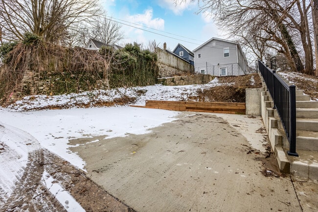 Building Photo - 716 Coit Ave NE