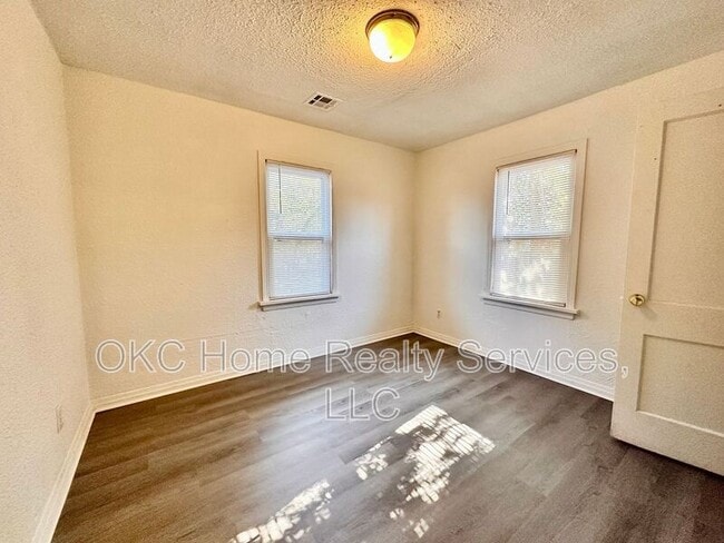 Building Photo - 2323 Towers Ct