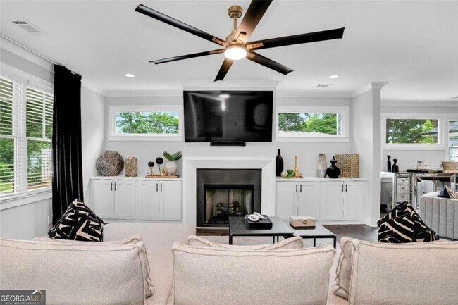 Building Photo - 510 Oak Dr