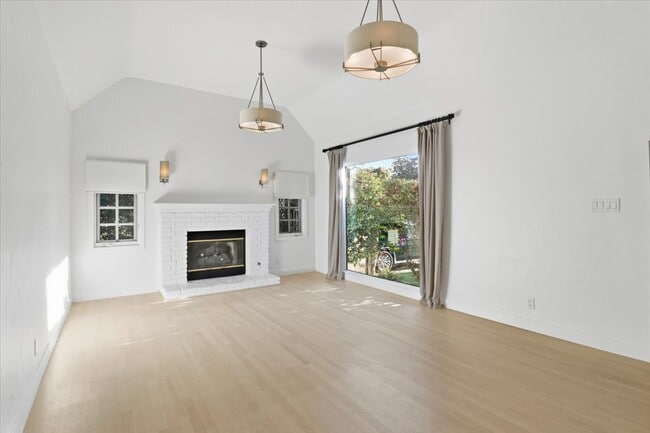 Building Photo - 2156 Linnington Ave