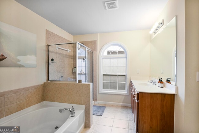 Building Photo - 1360 Silvergate Dr