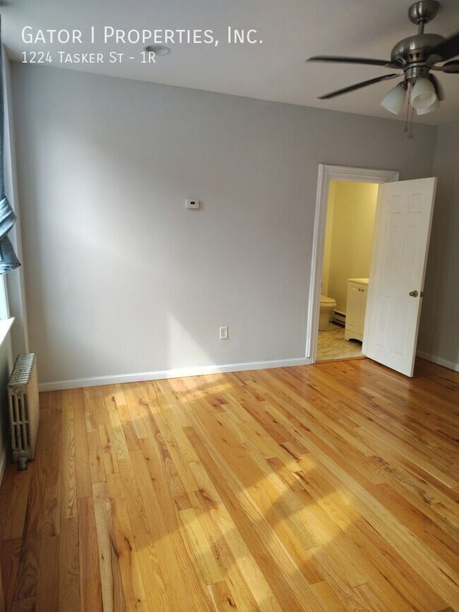 Building Photo - 1224 Tasker St