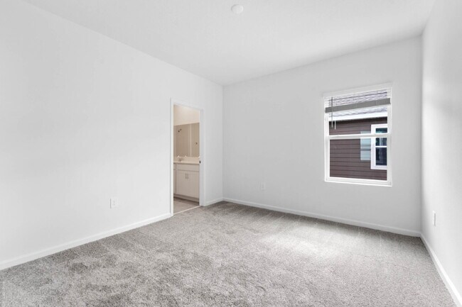 Building Photo - Modern Open-Concept Home with Designer Finishes and Community Amenities.