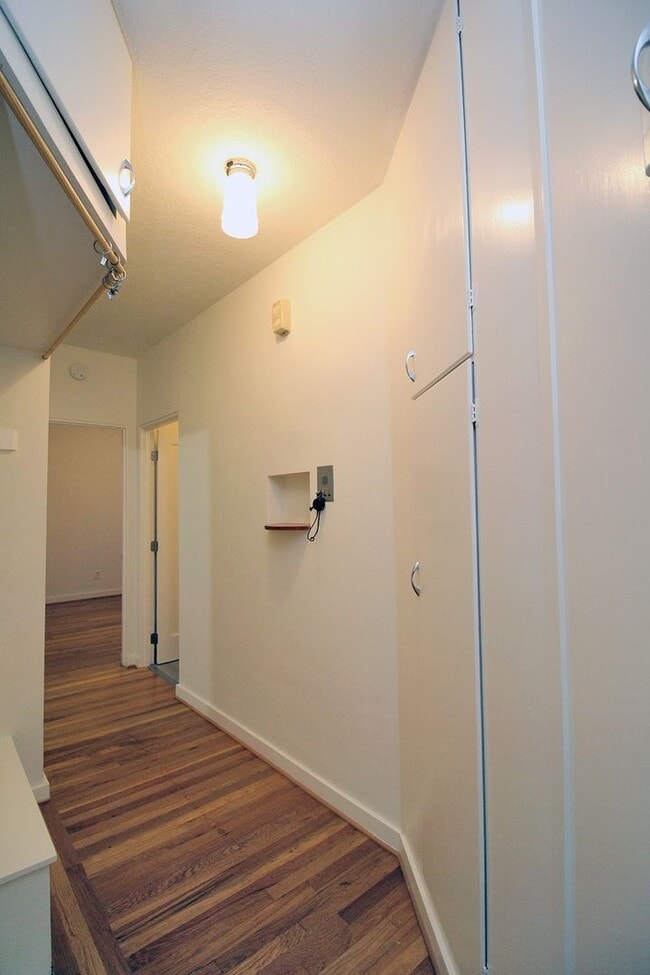 Building Photo - 1928 SW Laurel St