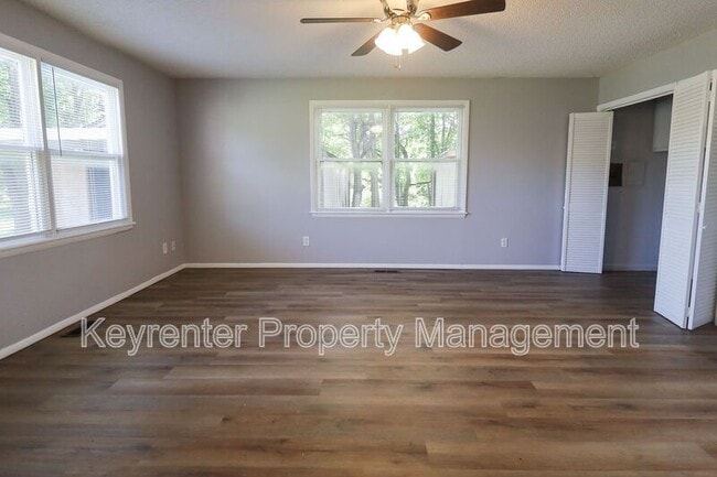 Building Photo - 526 S 39th W Ave