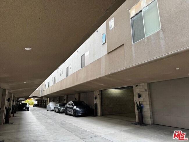 Building Photo - 717 Highland Ave