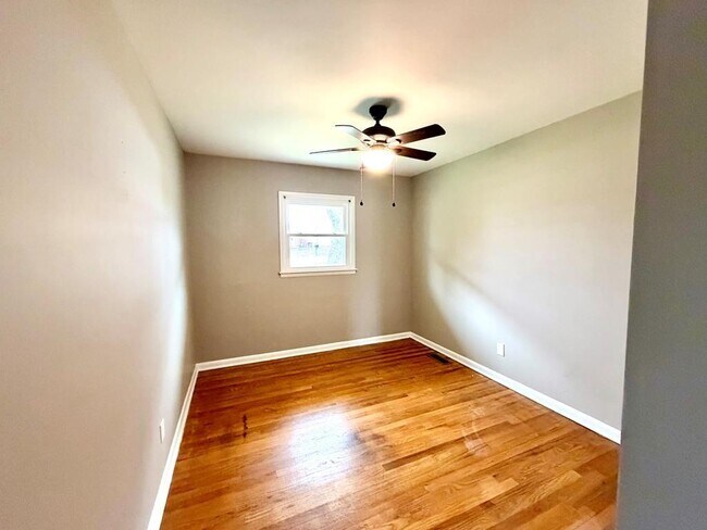 Building Photo - 3507 Velma Dr