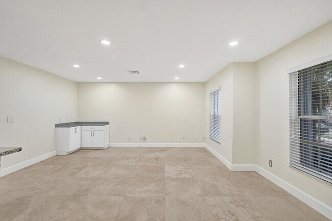Building Photo - 949 Jade Ct