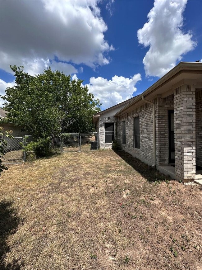 Building Photo - 4500 Silverstone Dr