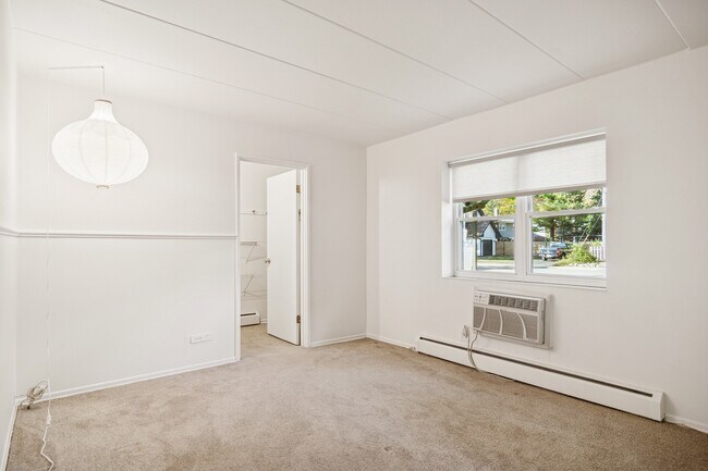 Building Photo - 801 E Miner St