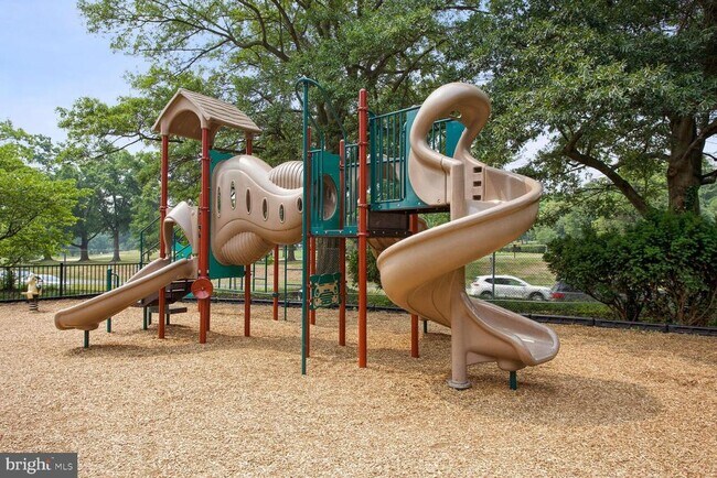 Building Photo - 1011 Arlington Blvd