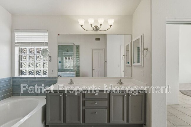 Building Photo - 1281 N McKenna Ln