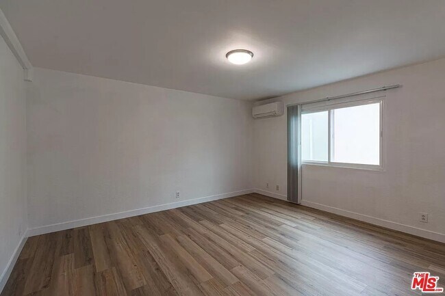 Bedroom - 601 S Grevillea Ave