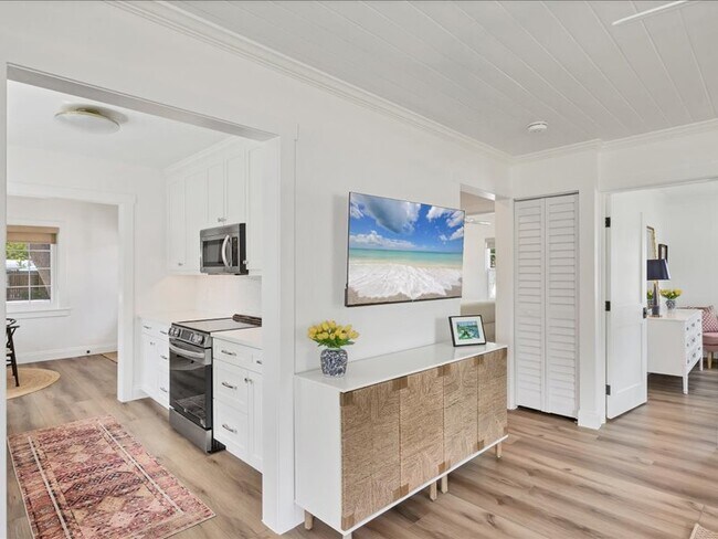 Building Photo - 2082 Webber St