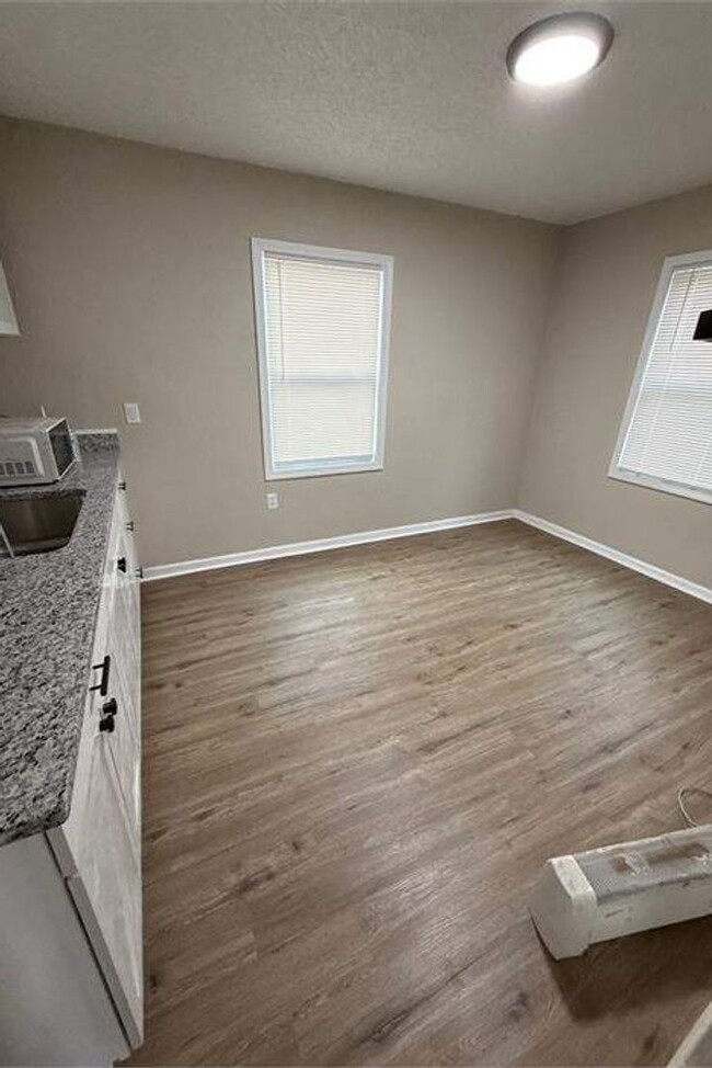 Building Photo - Renovated 3-Bedroom Home – We Welcome Sect...