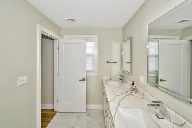 Building Photo - 54 Williams Ave