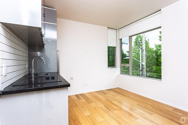 Interior Photo - 838 BG PLADHUS APTS