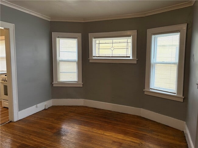 Building Photo - 93-95-95 Stratford Park