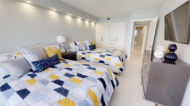 Building Photo - 5601 Collins Ave