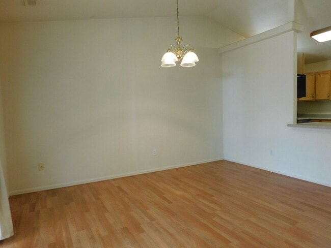 Building Photo - Quiet Neighborhood!