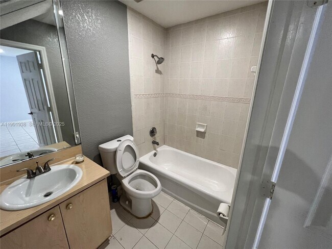 Building Photo - 10644 NW 87th Ct