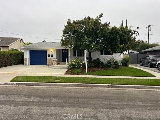 Building Photo - 6300 E Fairbrook St