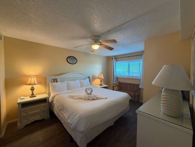 Building Photo - 8743 Thomas Dr