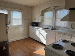 Kitchen - 92 E Lewis St