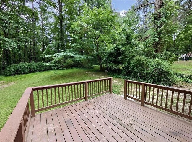 Building Photo - Charming Family Home | 3-4 Bedrooms | Large Yard | Convenient Location