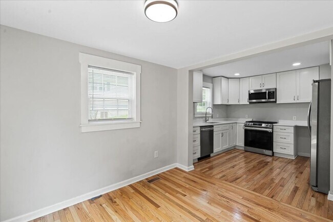 Building Photo - 112 McCary St