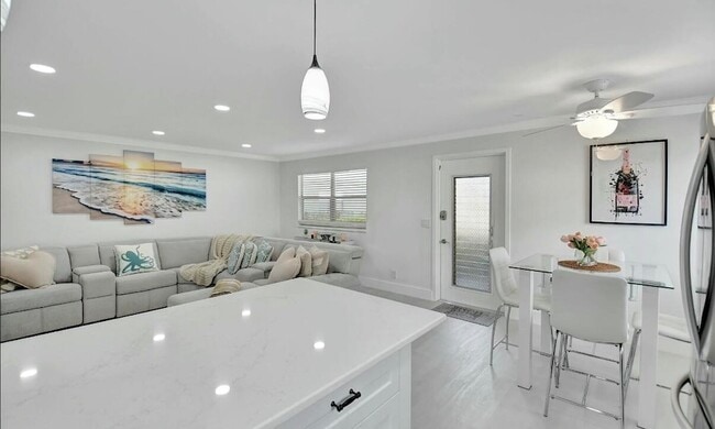 Building Photo - 581 Monaco Blvd