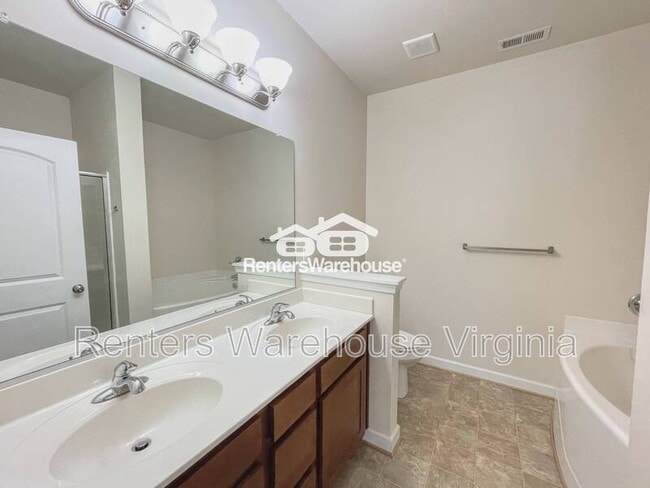 Building Photo - 1128 Winsford Ln