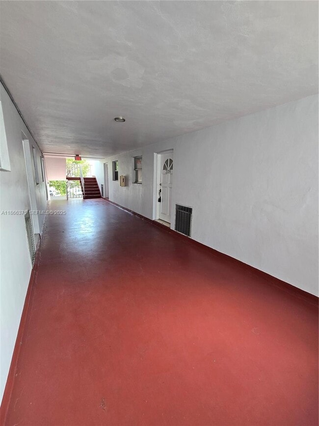 Building Photo - 120 ROYAL PALM Rd