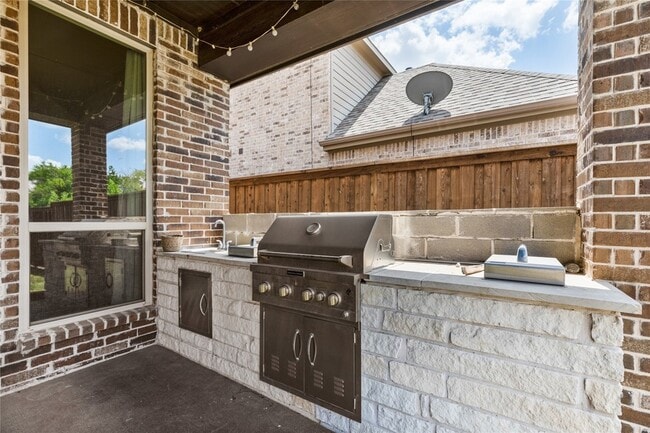 Building Photo - 1304 Damsel Caitlyn Dr