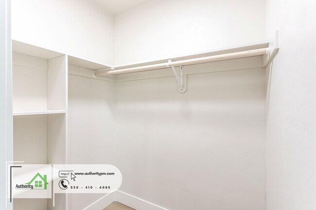 Building Photo - 1427 Orange Ave