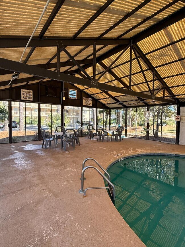 Building Photo - 1095 Plantation Dr W