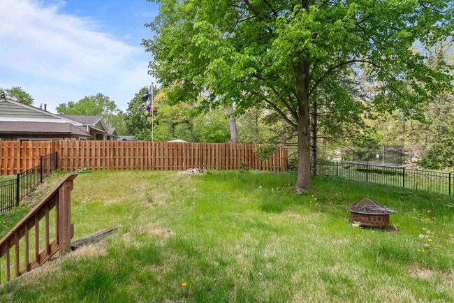 Building Photo - 438 Sylvan Dr