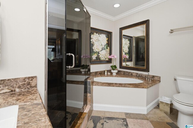 Building Photo - 2600 Highland Ave