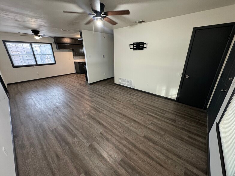 Building Photo - 1210 46th Pl