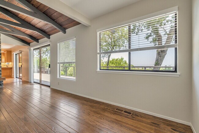 Building Photo - 24 El Rey Rd