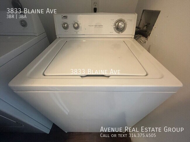 Building Photo - 3833 Blaine Ave