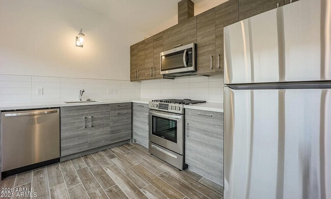 Building Photo - 4539 N 8th Pl