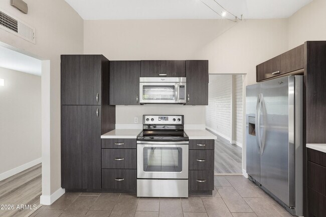 Building Photo - 6116 N 12th Pl