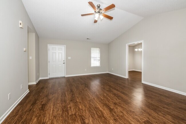 Building Photo - 3205 Bob White Cir