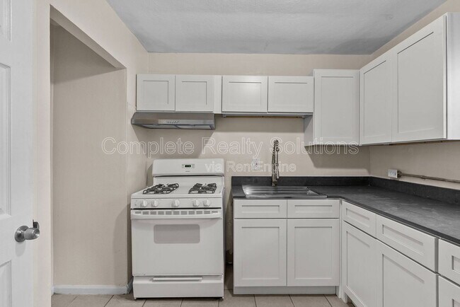 Building Photo - 10140 Earl Dr